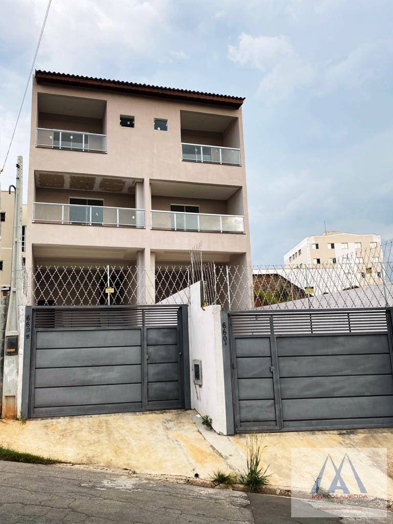 Sobrado à venda com 3 quartos, 240m² - Foto 1