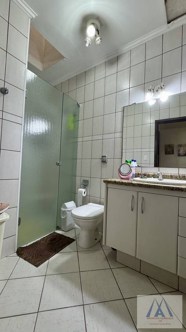 Casa para alugar com 4 quartos, 380m² - Foto 12