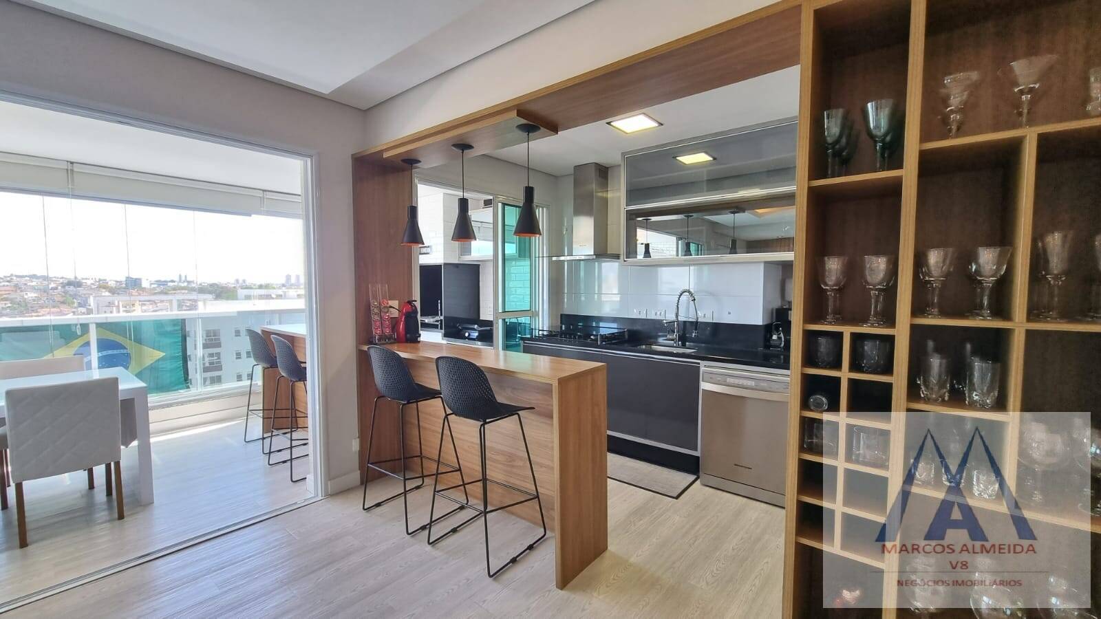 Apartamento para alugar com 3 quartos, 133m² - Foto 1