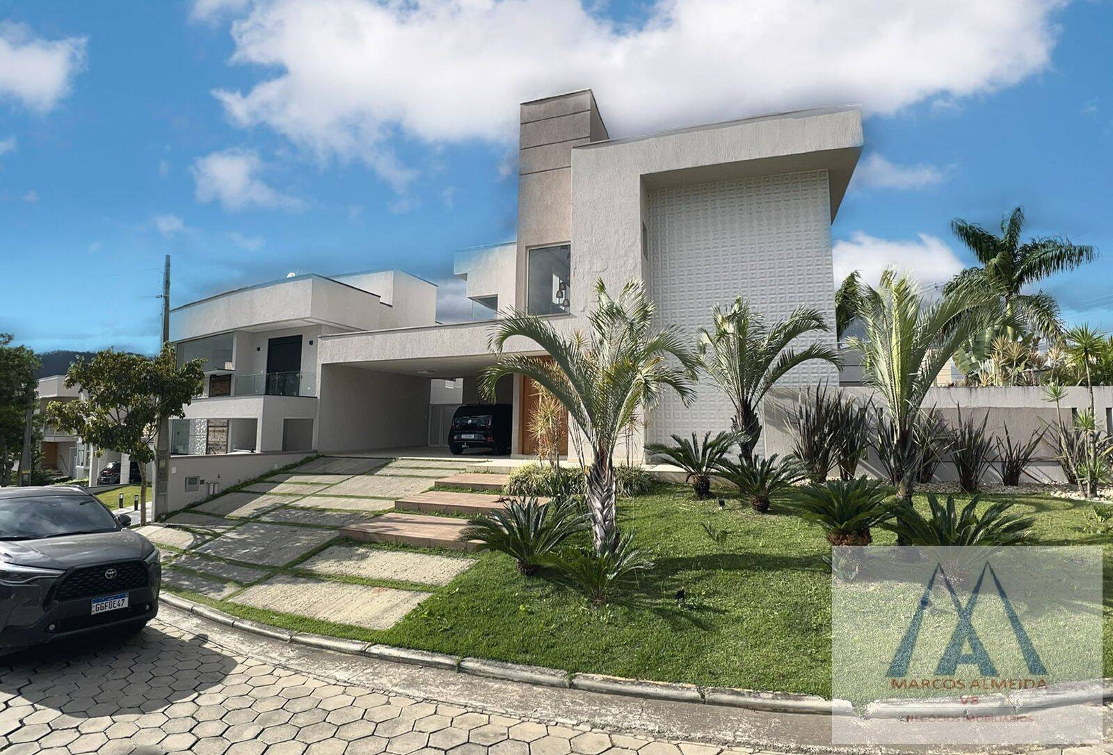 Casa de Condomínio à venda com 3 quartos, 320m² - Foto 1