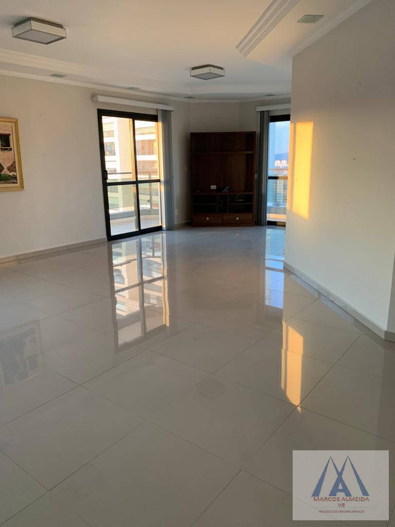 Apartamento à venda com 4 quartos, 210m² - Foto 1