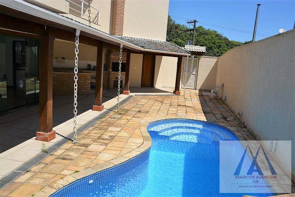 Casa de Condomínio à venda com 4 quartos, 390m² - Foto 1