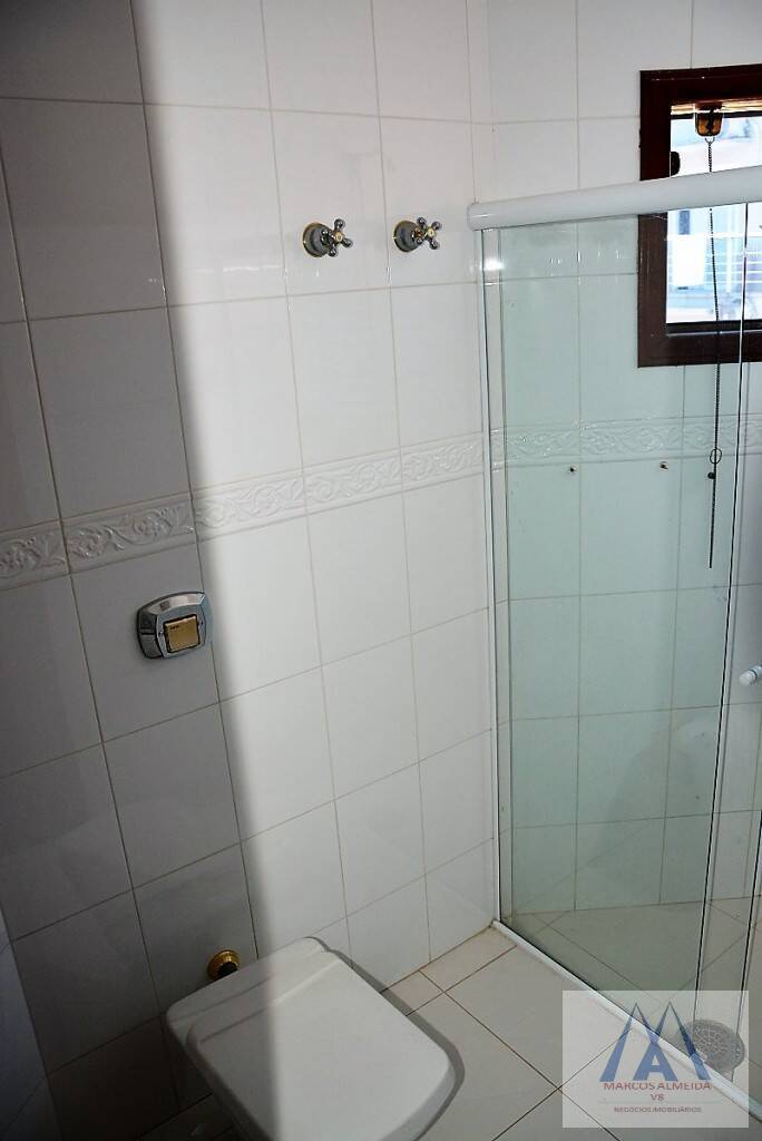 Casa de Condomínio à venda com 4 quartos, 390m² - Foto 2