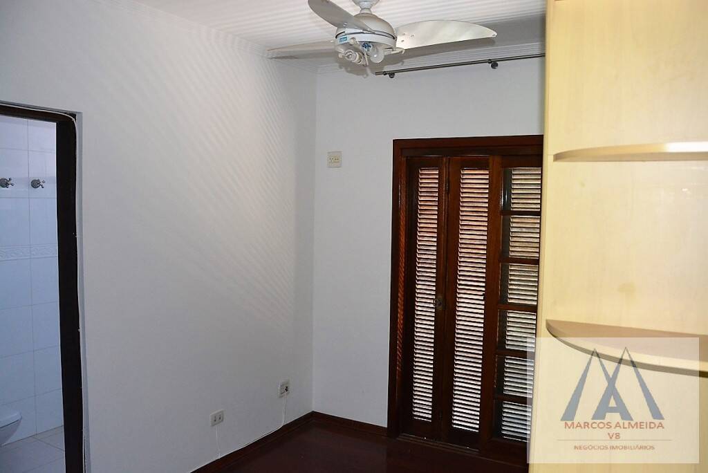 Casa de Condomínio à venda com 4 quartos, 390m² - Foto 4