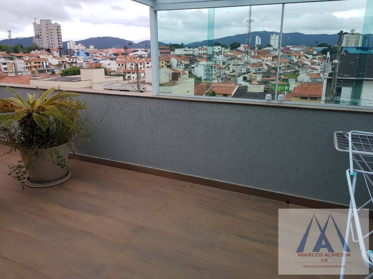 Casa à venda com 3 quartos, 150m² - Foto 1