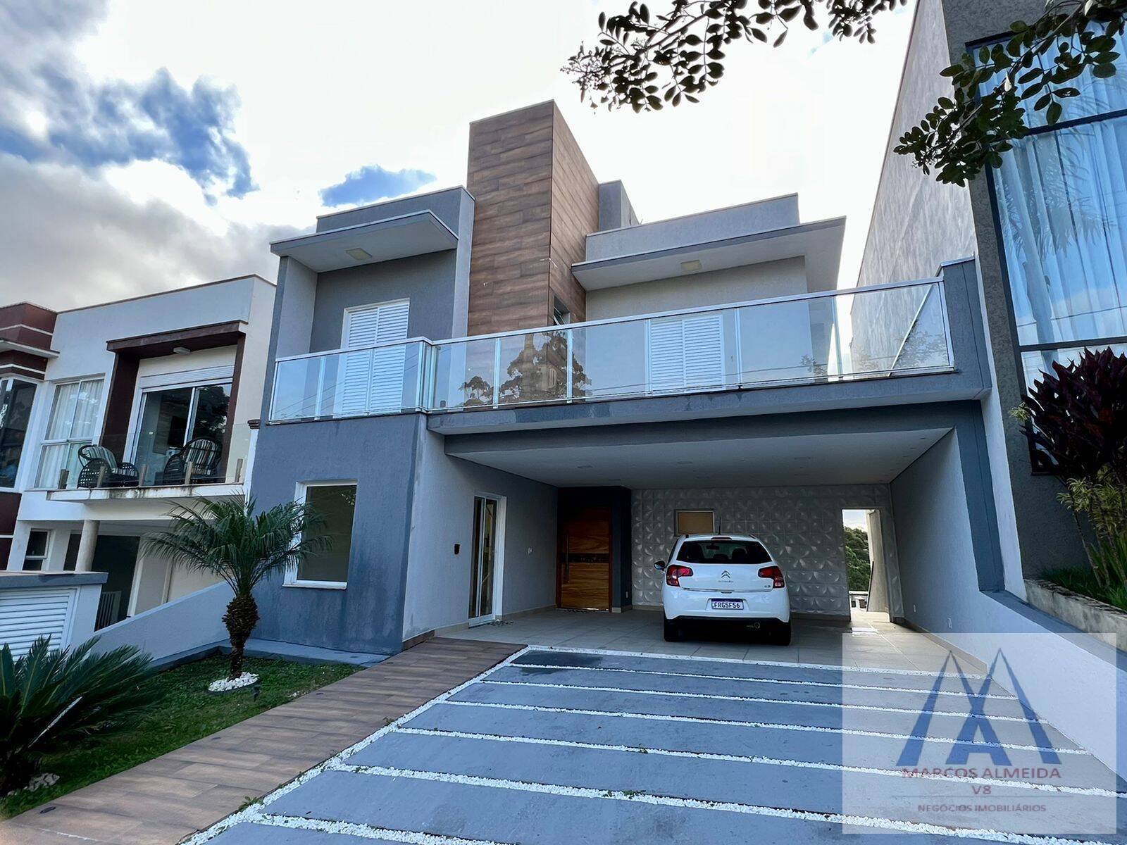 Casa de Condomínio à venda com 3 quartos, 310m² - Foto 1