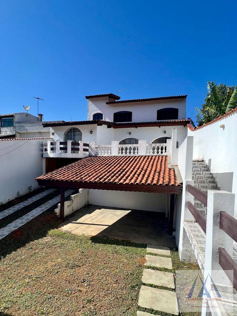 Sobrado à venda com 4 quartos, 175m² - Foto 1