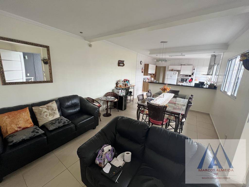 Casa à venda com 3 quartos, 140m² - Foto 2