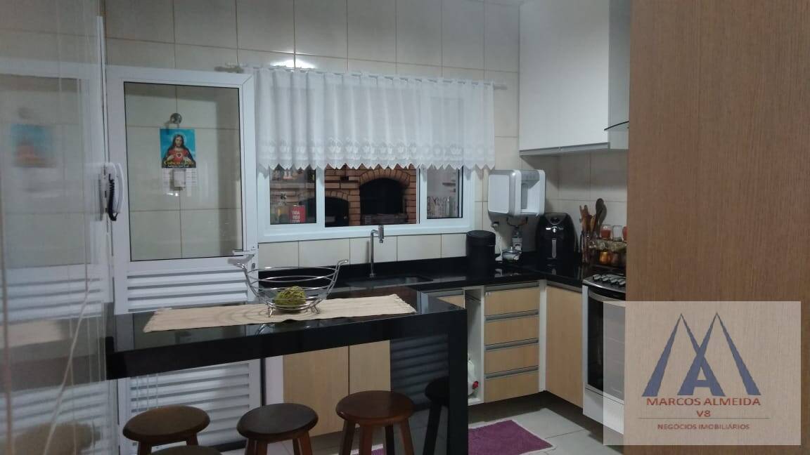 Sobrado à venda com 3 quartos, 180m² - Foto 4