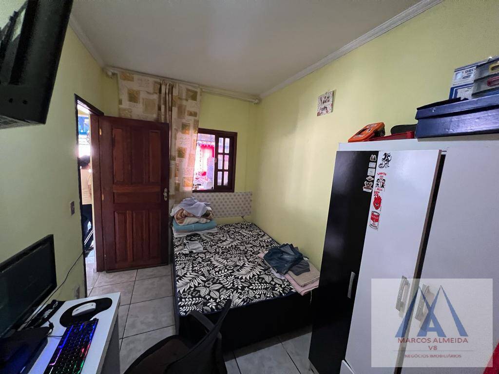 Casa à venda com 6 quartos, 150m² - Foto 3