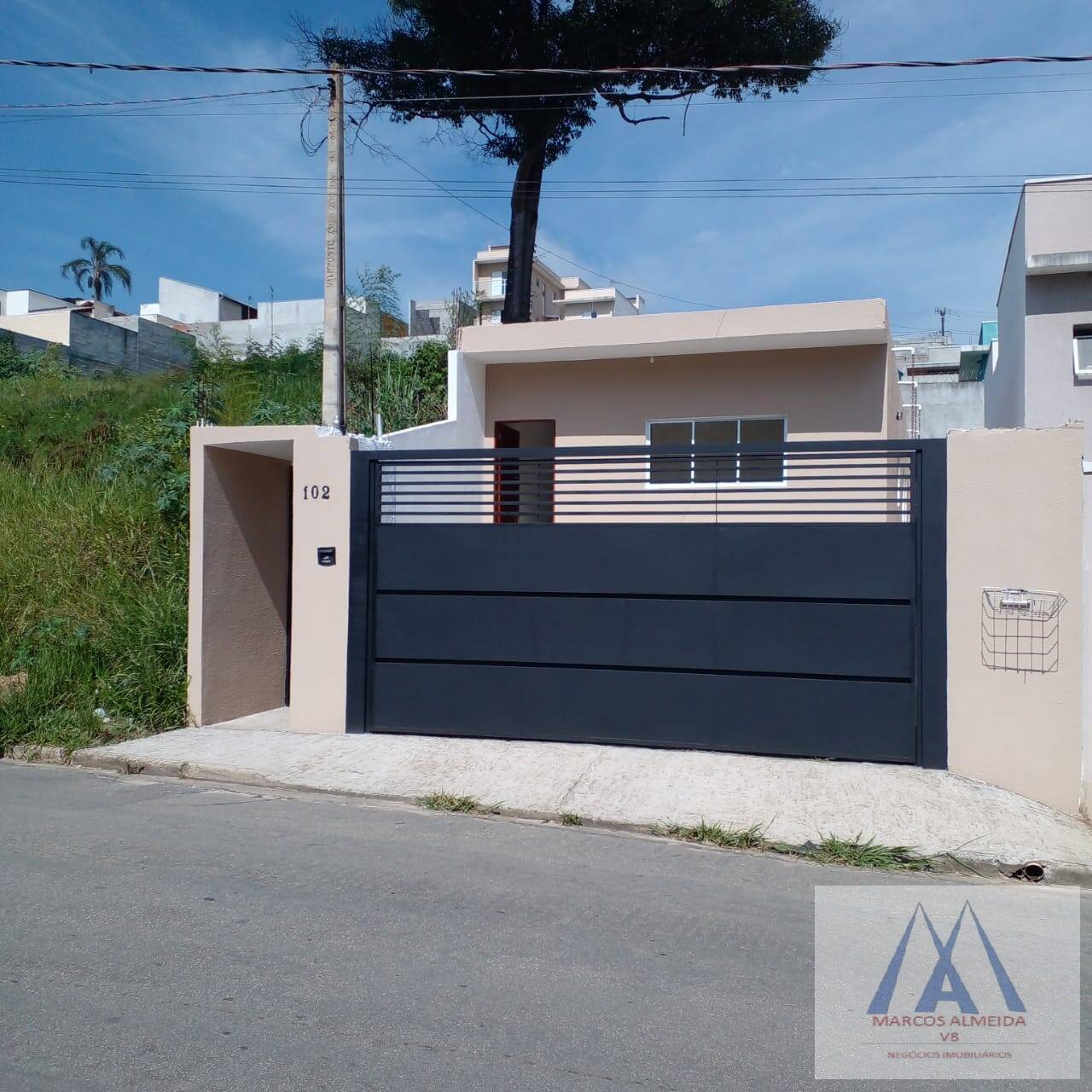 Casa à venda com 2 quartos, 90m² - Foto 2