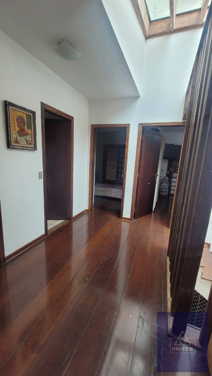 Casa à venda com 6 quartos, 339m² - Foto 7